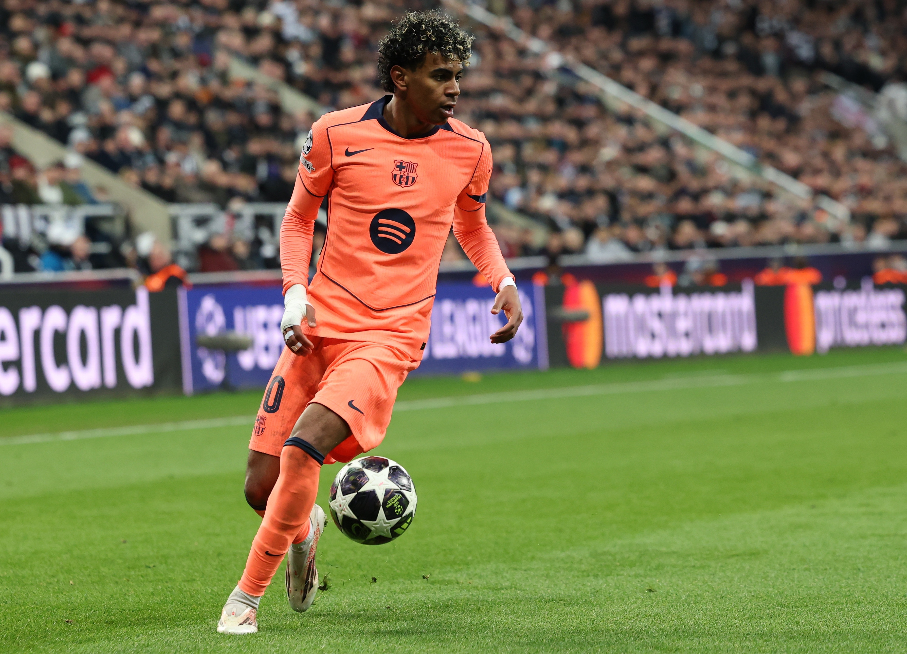 单场欧冠淘汰赛6过人+6造犯规！近10年仅亚马尔和内马尔做到